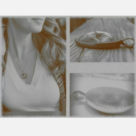 New Lady with an Ermine Black Glass Necklace. - Picture 5 of 5